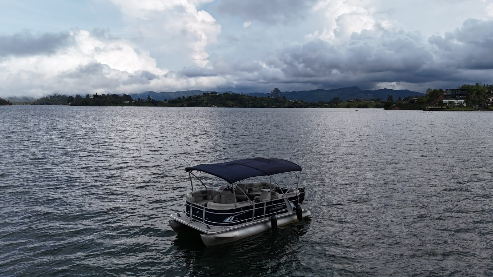 Private Tour in Luxury Boat in Guatape - 8